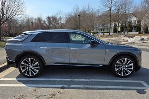 Caddillac Lyriq RWD Edición de Lanzamiento 2023, Gasolina, Bajo Kilometraje - Product Image 2