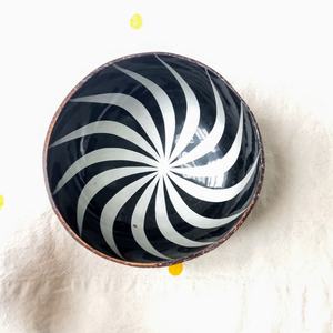 Bols de noix de coco avec peinture de laque personnalisée, coquille naturelle ronde du Vietnam, artisanat du Vietnam, vente en gros de haute qualité - Product Image 1