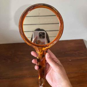 Miroir à main en résine avec finition lisse et brillante, parfait pour un usage quotidien, le maquillage ou des fins décoratives, ajoutant une touche élégante - Product Image 2