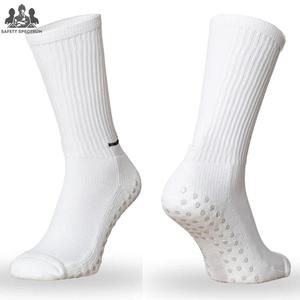 ถุงเท้ากีฬาคุณภาพสูงสำหรับผู้ชาย ผลิตตามสั่ง สำหรับฤดูใบไม้ร่วง พร้อมสีและโลโก้ที่ปรับแต่งได้ ถักทอ ระบายอากาศ แห้งเร็ว - Product Image 1