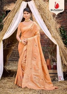 Saris en soie NEETA CREATION élégants pour les mariages et les fêtes, ornements modernes, tissages classiques, textures riches, réversibles - Product Image 2