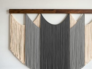 Decoración de Macramé Azul y Blanco Elegante para el Hogar Moderno, Exhibición de Pared Elegante y Decoración Interior Contemporánea - Product Image 4