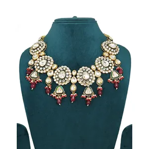 Ensemble de bijoux de mariée de luxe en or plaqué or avec pierres Kundan Polki taille émeraude et perles bordeaux pour mariages et occasions spéciales - Product Image 2