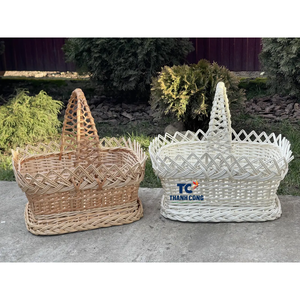 Panier rectangulaire vintage écologique en jacinthe d'eau de Pâques fabriqué à la main pour stocker des œufs de bonbons et des cadeaux de vacances - Product Image 3