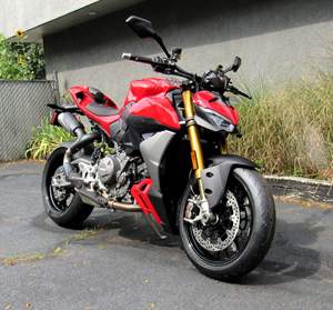 Motocicleta Streetfighter V4 S 2026 Nueva Certificada, 890cc, con 3 Años de Garantía y Lista para Exportar - Product Image 3