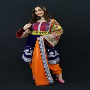 Dernière impression de fleurs traditionnelles faites à la main KUCHI robe hiver/été afghan toutes tailles couleurs en lin de soie disponible en gros - Product Image 5