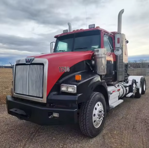 Camión Semirremolque Western Star 4900 de Tres Ejes con Cabina Dormitorio - Techo Plano, Motor Detroit de 500HP, Transmisión Manual de 18 Velocidades, Disponible para la Venta - Product Image 4