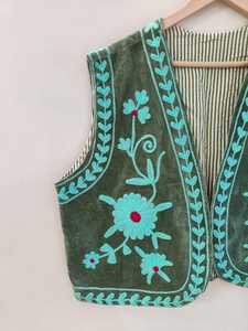 Gilet vintage en velours Suzani, broderie artisanale, style bohème chic, veste de festival pour femmes, veste Suzani, cadeau pour elle - Product Image 3