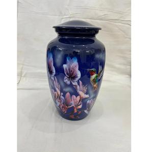 Urna Funeraria de Metal Duradera de Estilo Antiguo con Diseño Floral, Fabricada en India, para Cenizas, Disponible para la Venta - Product Image 1