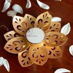 ที่ใส่น้ำชารูปทรงดอกบัวทำจากโลหะขัดเงาสีทองใช้สำหรับเทศกาลดิวาลีตกแต่งบ้านที่วางดอกไม้ - Product Image 1