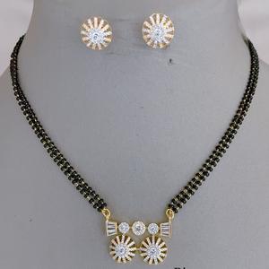 Ensemble de collier Mangalsutra à l'aspect moderne avec pierres CZ Ensemble élégant avec boucles d'oreilles pour un usage quotidien et un mariage pour les femmes - Product Image 1