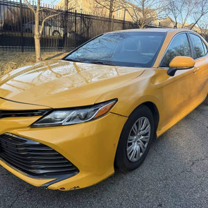 Camry LE 2018 Usado en Buen Estado, Volante a la Izquierda, Emisión Euro IV, 50001-75000 Millas, 150-200 CV - Product Image 1