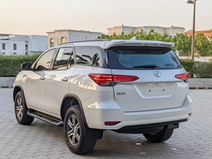 Toyota Fortuner SUV Hilux en Buen Estado, Modelos Wish, Caja de Cambios Manual y Automática, Opciones de Combustible Diésel y Gasolina, Turbo y Tracción en las Cuatro Ruedas Disponibles - Product Image 4