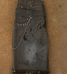 Shorts en jean baggy pour homme, fabriqués sur mesure par Lupin Felt Denim, avec double taille, genoux ornés de diamants et strass - Product Image 6