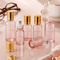 Flacon roll-on en verre rose 30 ml : Flacon roll-on élégant de luxe pour huiles essentielles et parfums, vente en gros sous marque privée