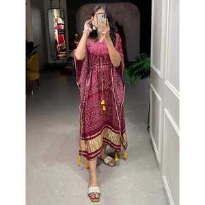 Impresionante Caftán de Seda Gaji con Estampado Bandhani Marrón, Talla XL, Listo para Usar en Eventos - Product Image 5