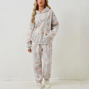 Survêtements pour femmes à la mode avec broderie d'étiquette d'impression de logo personnalisé et options de marque pour la salle de sport ou un usage quotidien - Product Image 3