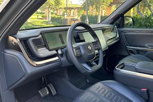 ข้อเสนอสุดคุ้ม..รถมือสองรุ่น R i v i a n R 1 T L a n c h E d i t i o n - Product Image 2