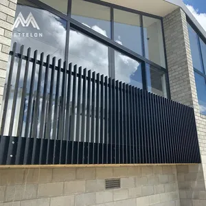 Clôtures en aluminium de jardin privé Panneau de clôture en WPC en finition enduite de poudre combinant des styles de clôture horizontaux et verticaux