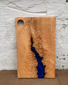 Tabla de Cortar de Madera Sostenible Hecha a Mano Exclusiva, Diseño Moderno Tallado en Fruta, Apta para Lavavajillas para Cocina Moderna - Product Image 4