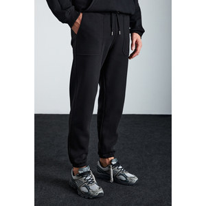 Pantalones Deportivos GRIMELANGE Goran para Hombre, de Algodón Orgánico, con Forro Polar, Bolsillos y Puños Elásticos - Product Image 5