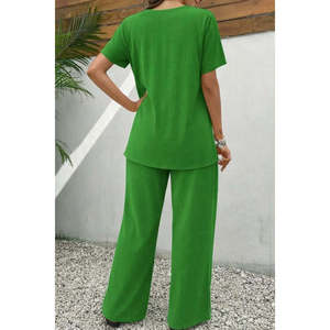 Conjunto de Dos Piezas para Mujer, Blusa de Manga Corta con Cuello Redondo y Detalle Asimétrico en Tela Arrugada y Pantalones, 36236-Verde, de Jane's - Product Image 3