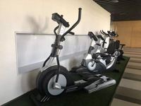 MOQ 1 Cardio-Ellipsentrainer Bodybuilding Bestes Fitnessgerät Großhandel Schwungrad-Fronttrainer Kommerzieller Ellipsentrainer für Clubs