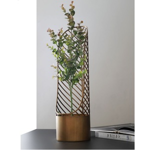 Diseño personalizado hecho a mano mejor para la decoración del hogar florero dorado y florero hecho a mano mejor decoración interior y diseño hecho a mano - Product Image 1