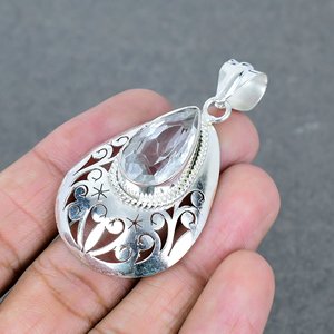 Colgante de piedras preciosas de cristal de Latón chapado en plata antigua de alta calidad, colgante artesanal en forma de pera con chapado en plata a la venta - Product Image 3