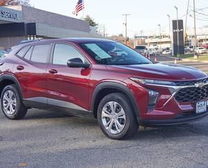 Chevrolet Trax LS 2024 Rojo Metálico Limpio, Usado, Volante a la Izquierda, Techo Solar, Arranque Remoto, Asientos de Cuero, Transmisión Automática, Ruedas de Aleación - Product Image 1