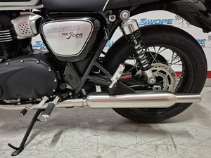 NUEVA Motocicleta de Aventura <span class=keywords><strong>Triumph</strong></span> Bonneville T100 <span class=keywords><strong>Jet</strong></span> <span class=keywords><strong>Black</strong></span> Icon Edition 2026 - Product Image 3