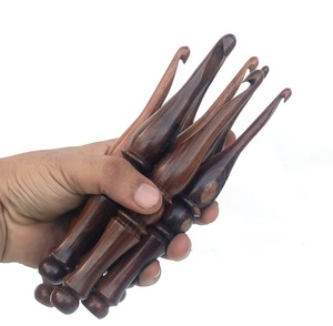 Juego de ganchos de ganchillo de madera Premium para tejer y ganchillo Agujas de tejer de palisandro Juego de 13 piezas - Product Image 1