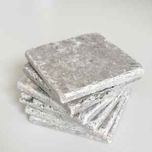 Posavasos de Travertino Plateado Natural 4x4, Juego de Posavasos de Piedra Hechos a Mano de 4 o 6 Piezas, Decoración del Hogar - Product Image 2