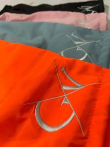 Shorts décontractés en polyester pour hommes, shorts de sport et de sport de grande taille imprimés avec logo personnalisé, pour la course à pied et le basket-ball - Product Image 3