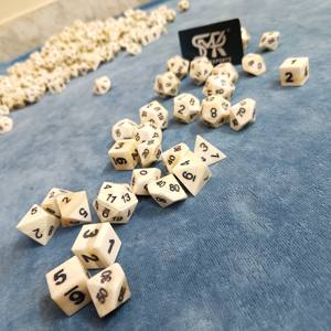 Jeu de dés de jeu authentiques en os de buffle Dés polyédriques polis blancs naturels pour jeux de rôle de table fantastiques - Product Image 3