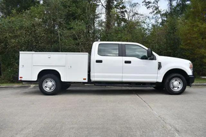 Camioneta de Trabajo de Tamaño Completo de Uso Rudo 2024, 4 Puertas, con Motor Potente y Capacidad de Remolque, Sin Accidentes - Product Image 4