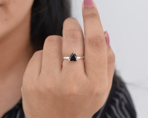 แหวนโกเมนแดงล้านล้านทำด้วยมือ925 8มม. เครื่องประดับอัญมณีธรรมชาติของขวัญสำหรับผู้หญิง - Product Image 6