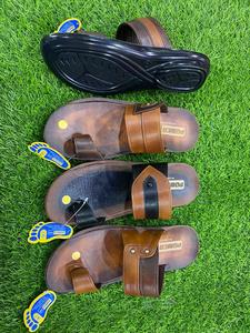 Sandales plates d'été décontractées pour hommes Tongs en cuir de luxe Pantoufles confortables et souples avec un nouveau design Vente en gros OEM Inde - Product Image 6