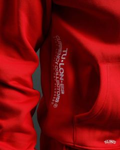 Tulonese Red Greek Sorority Survêtement Sweat à capuche audacieux et pantalon évasé Ensemble pour Trendy Sisterhood Style et Campus Streetwear - Product Image 2