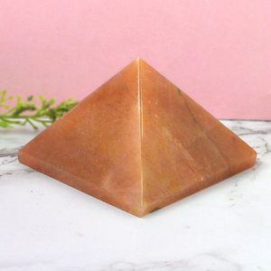 Pyramide d'aventurine rouge naturelle de 50 mm pour la confiance, la motivation et l'énergie positive - Product Image 2
