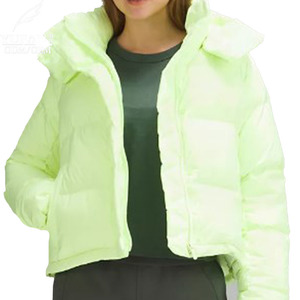 Veste matelassée moderne pour femmes, vêtements d'extérieur d'hiver, couche isolante légère avec rembourrage matelassé doux et look élégant - Product Image 1