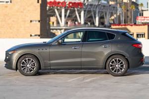 Maserati Levante GranLusso 2018, V6 biturbo de 345 ch, transmission intégrale, couleur Verde Ossido Metallic - Product Image 5