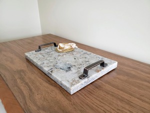 เขียงหินอ่อนคุณภาพสูง พร้อมหูจับสองด้าน เขียงครัวระดับพรีเมียม สำหรับเตรียมอาหาร จัดเสิร์ฟ และเสิร์ฟอาหาร - Product Image 5