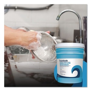Détergent à vaisselle manuel Boardwalk 5 gallons, parfum brise fraîche, nettoyant liquide écologique pour casseroles et poêles - Product Image 2