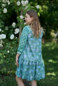 Vestido de algodón transpirable azul bolsillos bloque impreso Mini vacaciones elegante Sexy cuello redondo sostenible venta rápida libre se adapta a la bola - Product Image 4