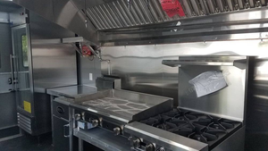 Remolque comercial móvil para comida con forma de V, blanco, de 8.5' x 16', en venta - Product Image 4
