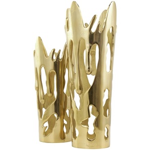 Ensemble de 2 vases à fleurs en métal de couleur dorée de conception lourde de la meilleure conception de qualité supérieure décoratifs avec des dimensions de 6x5,7x5,7 cm - Product Image 5