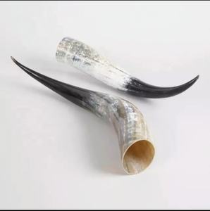 Nouveauté : Corne à boire Viking (corne de buffle) avec motif sculpté et support en corne - Écologique, qualité supérieure - Product Image 1