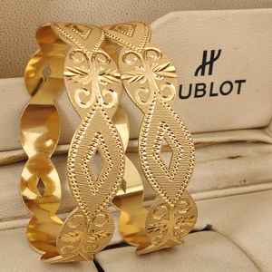 Ensemble de bracelets traditionnels plaqués or pour femmes bijoux de style ethnique indien Kada pour un usage quotidien et une tenue de fête minimale - Product Image 1