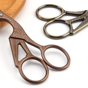 Tijeras de manicura de acero inoxidable y titanio de color en forma de grúa, tijeras en C, cabeza puntiaguda para el vello de la nariz, belleza para recortar párpados - Product Image 5